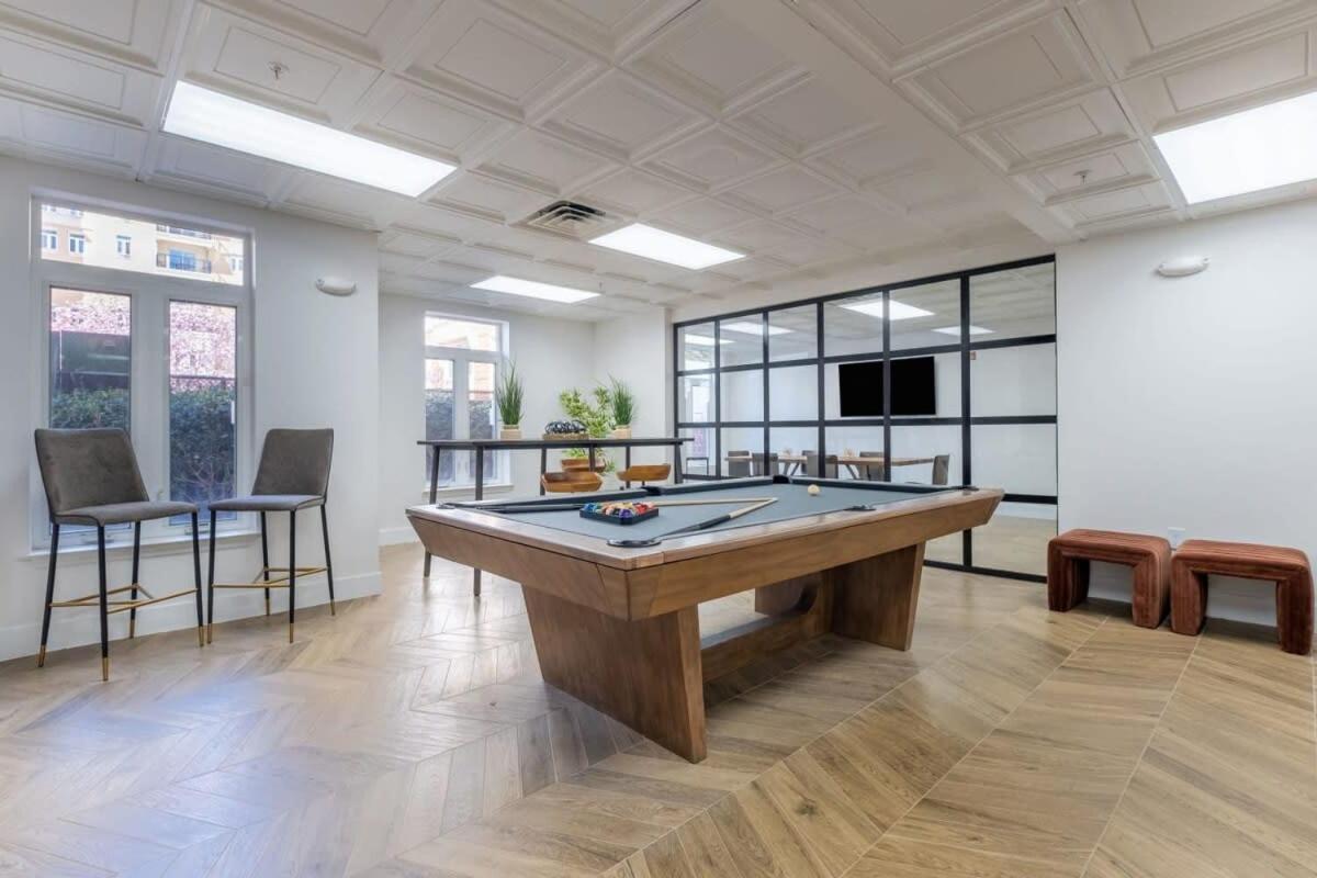 3Br Modern Downtown Apartment With Gym & Office Шарлът Екстериор снимка