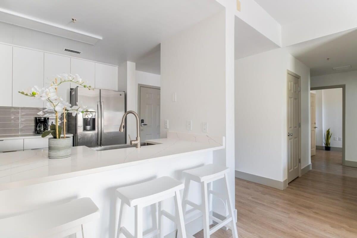3Br Modern Downtown Apartment With Gym & Office Шарлът Екстериор снимка